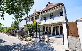 Oyo Life 1942 Asia Residence Syariah